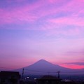 7月12日富士宮からの早朝富士山 おはようございます(^ ^)霞が強いながらもピンク雲が綺麗でした～