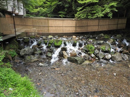 貴船荘 川床02