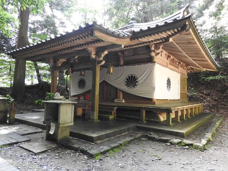 鞍馬寺11 不動堂 「三相一体」を表す美しい屋根