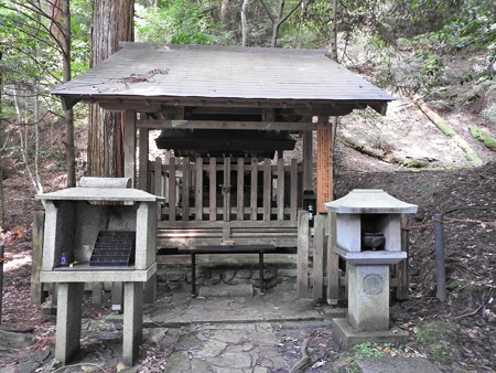 鞍馬寺17 義経堂 太陽(遮那)と月(牛若)を表す2つの祠?