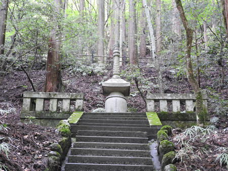 鞍馬寺44 義経供養塔