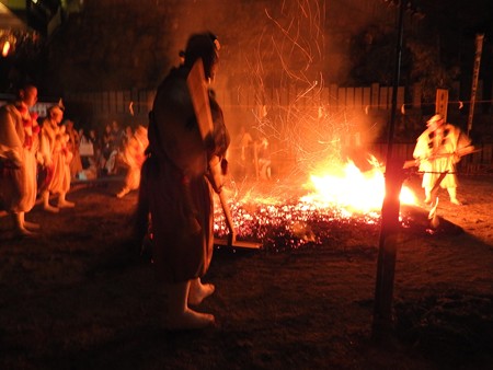 狸谷山不動院 火渡り祭21 火床作り