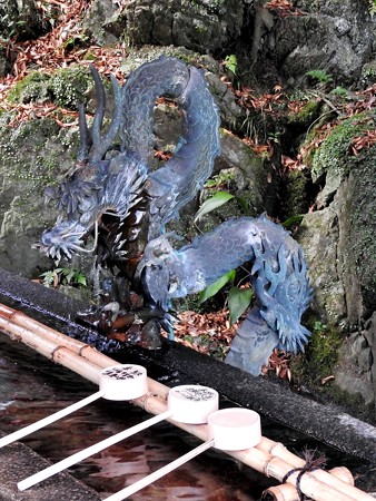 石山寺23 手水舎 青龍