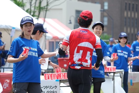 2015.05.17　2015世界トライアスロンシリーズ横浜大会　給水
