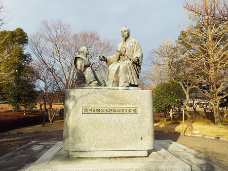 斉昭公と七郎麻呂像1701090129