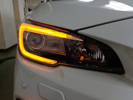 レヴォーグ　神奈川県　ＮＥＷアウディ風ＬＥＤ　オレンジ　運転席側