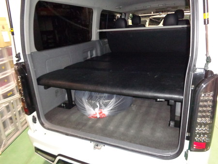 ハイエース　中古車納車　リア