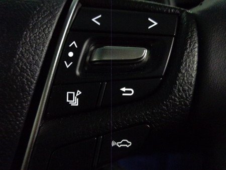 アルファード　東京都　ＬＥＤ打ち替え　ステアリングスイッチ右