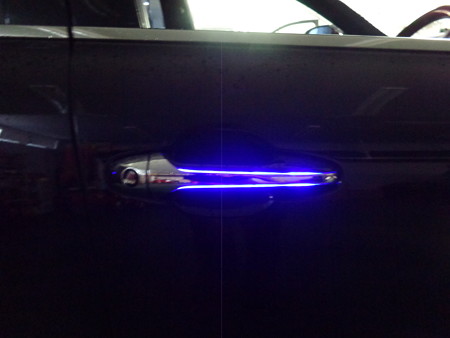 ハリアー　埼玉県　ドアハンドルラインＬＥＤ取付　ブルー１