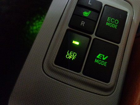 トヨタＡＱＵＡ　イカリング取付　スイッチ取付