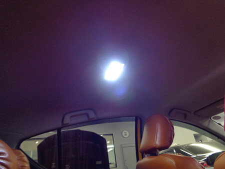 トヨタＡＱＵＡ　リアルームランプ増設加工