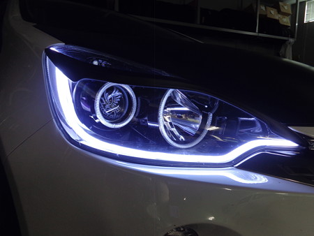 トヨタＡＱＵＡ　愛知県　ＮＥＷアウディ風ＬＥＤホワイト