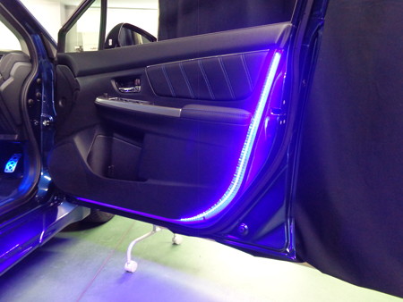 レヴォーグ　埼玉県　ドアＬＥＤ取付４