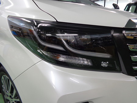 アルファード３０　ヘッドライトインナーブラックアウト完成　右