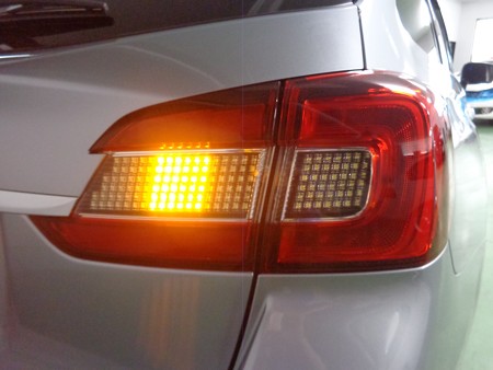 レヴォーグ　テールＬＥＤバージョン３取付　流星ウインカー3