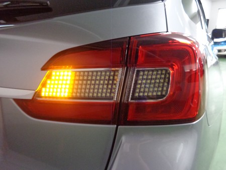 レヴォーグ　テールＬＥＤバージョン３取付　流星ウインカー2