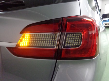 レヴォーグ　テールＬＥＤバージョン３取付　流星ウインカー1