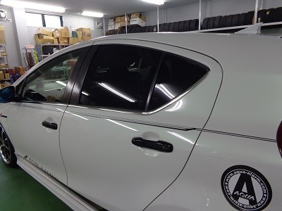 トヨタＡＱＵＡ　埼玉県　スモークフィルム施工