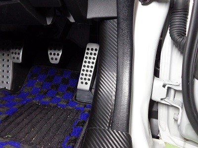ロードスターＮＤ５ＲＣ　傷防止カーボンシート　キックパネル　運転席