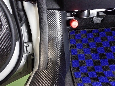 ロードスターＮＤ５ＲＣ　傷防止カーボンシート　キックパネル　助手席