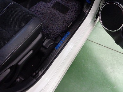 トヨタＡＱＵＡ　新潟県　傷防止カーボンシート　ステップパネル
