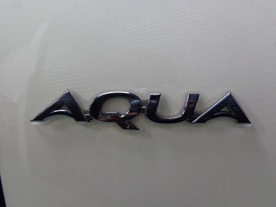 トヨタＡＱＵＡ　新潟県　エンブレム　ブラックスモーク塗装