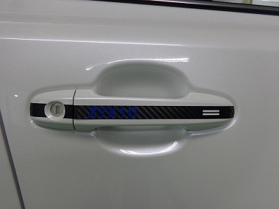 DSC09421 400Ｃ－ＨＲ　ドアハンドルカーボンシート　型式ロゴ　ブルー