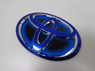 トヨタエンブレム　クリアブルーフィルム加工