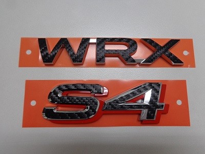 ＷＲＸ　Ｓ４　エンブレムカーボンシート加工
