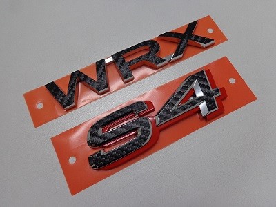 ＷＲＸ　Ｓ４　エンブレムカーボンシート加工