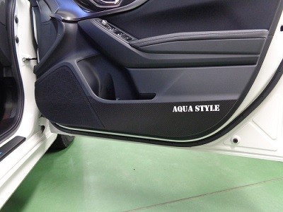 ＮＥＷインプレッサスポーツ　ドアパネル傷防止カーボンシート