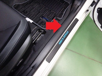ＮＥＷインプレッサスポーツ　フロントステップパネル傷防止カーボンシート