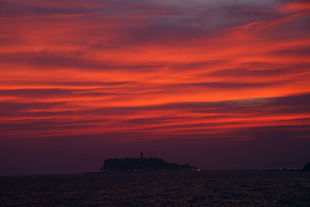 茜色に染まる江ノ島!
