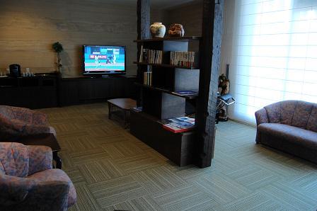 テレビがあるのは、ここと喫煙所だけ