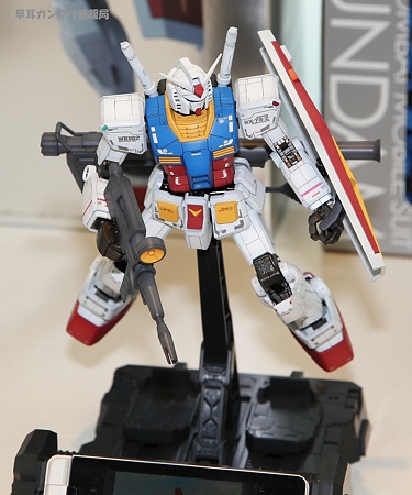 ガンプラケータイ「945SH G Ver.GP30th」の展示05