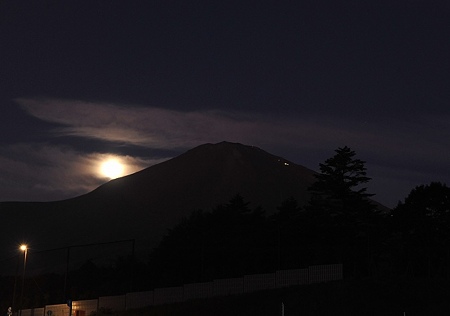 道の駅須走の満月2