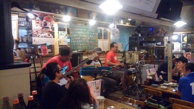 今日の大都会岡山 岡山ラーメン学会のビアホール祭り終了して 目当てのラーメンが予約一杯でタイムトリップに O 写真共有サイト フォト蔵