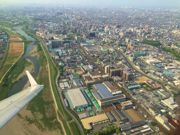 快晴で窓からの景色が綺麗に見える