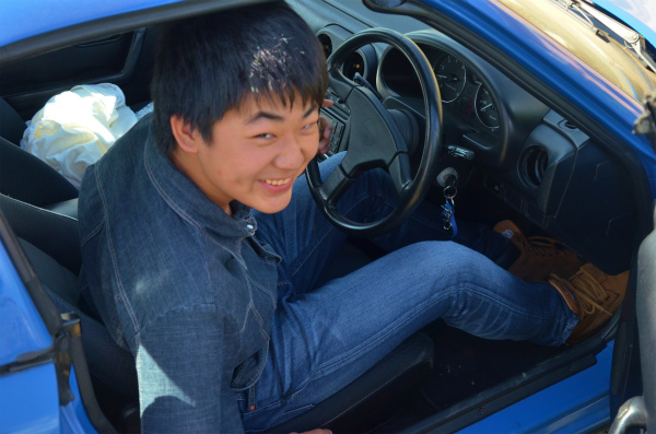 とても嬉しそうにマリナーブルーに乗り込む次男