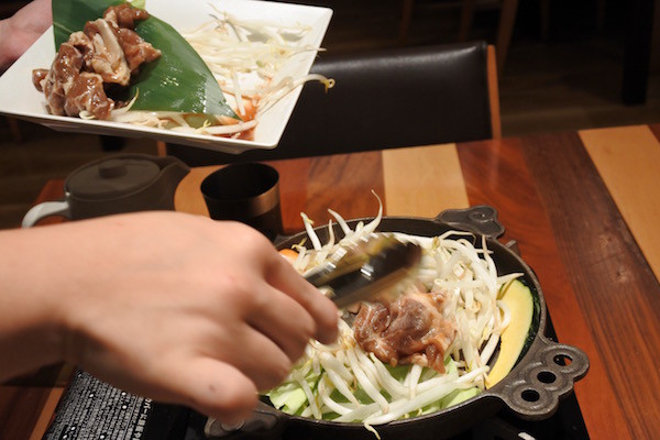 最初のひと盛り目は店員さんがやってくれます