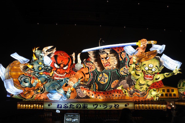 ワ・ラッセにて本物のねぶたを間近に見た ワ・ラッセにて本物のねぶたを間近に見た