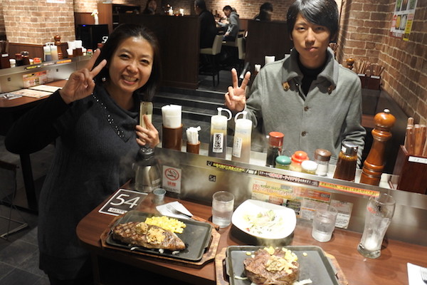 家内と長男と一緒にいきなりステーキ