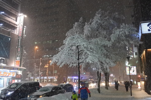 札幌市内でも激しく雪が降りつづく