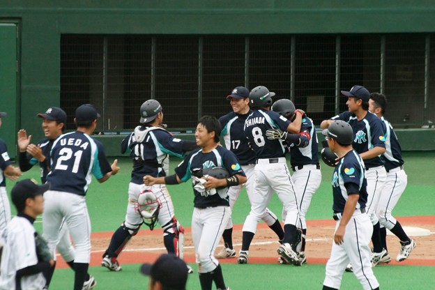 Photos: そこに駆け寄る島田選手